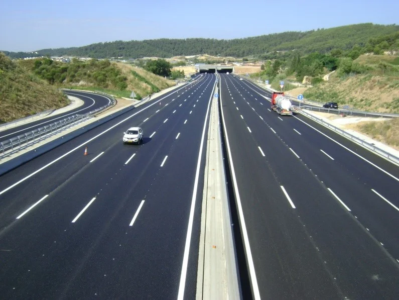 projet de construction d'une
										troisième et quatrième voie par route entre les nouveaux échangeurs
										de Fornells et Viladernuls* Autoroute AP-7 k66+900au pk27+000
										lot27 O.D.2.3. 5.7 et 8 Pk56+500 au Pk27+000
				   </a>